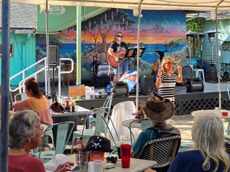 For Sale: $515,000 (2 beds, 2 baths, 1302 Square Feet)