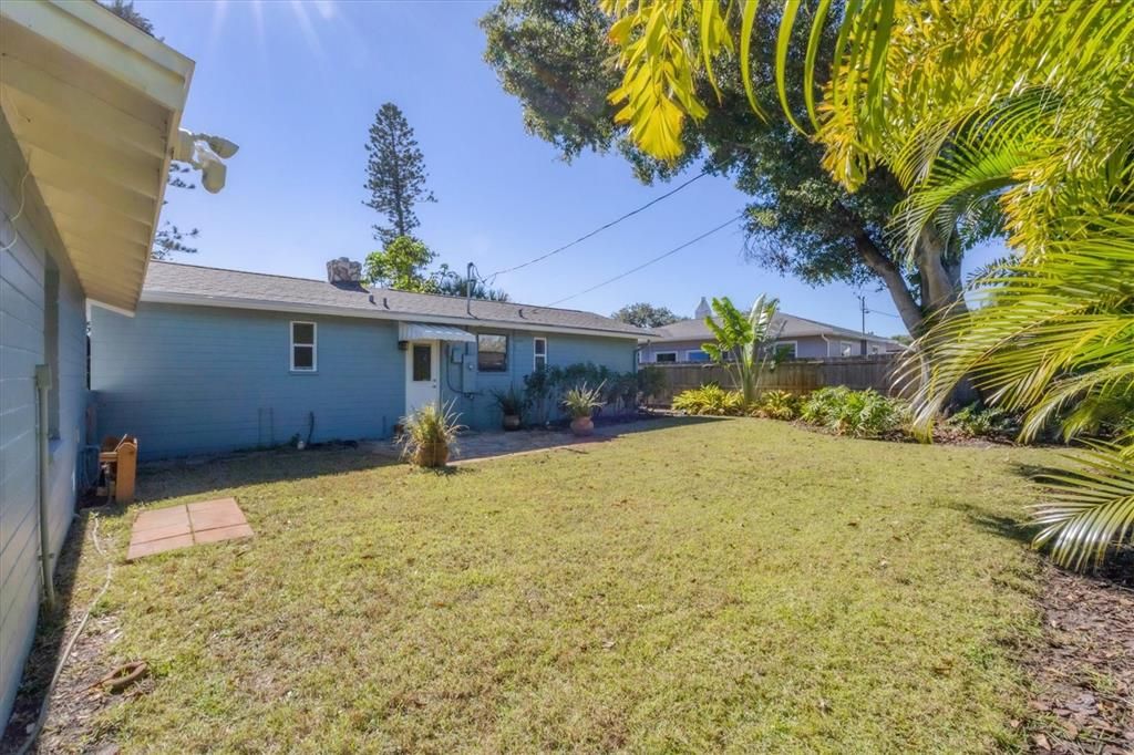 For Sale: $515,000 (2 beds, 2 baths, 1302 Square Feet)