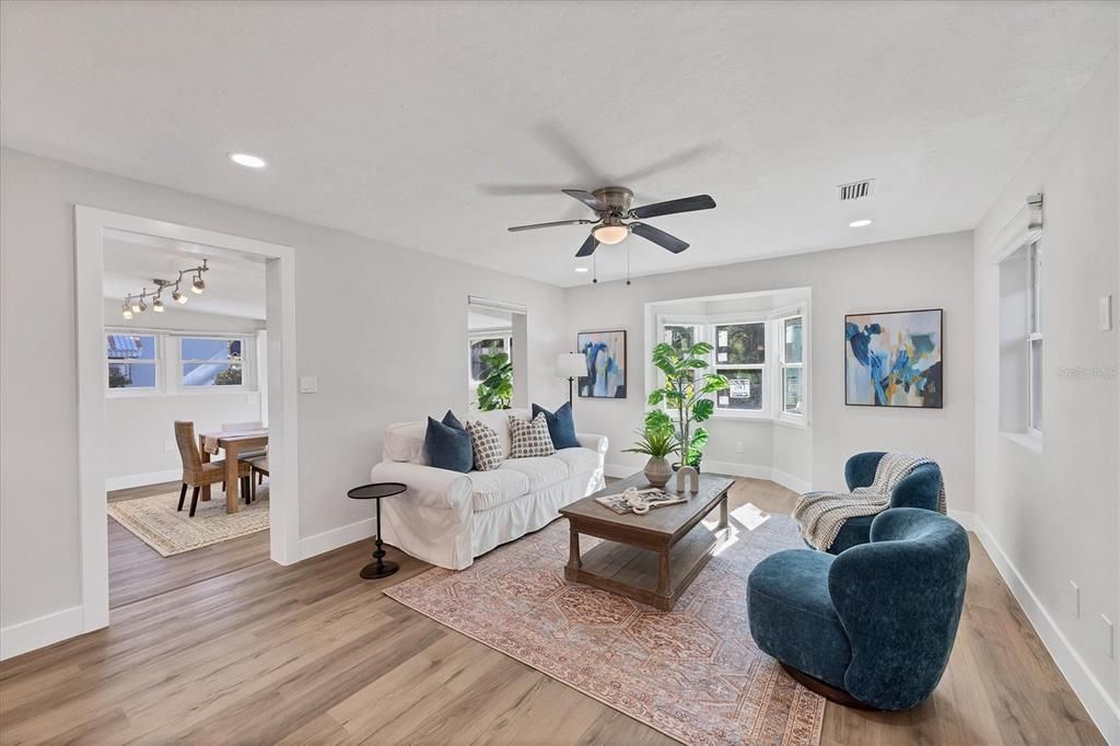 For Sale: $515,000 (2 beds, 2 baths, 1302 Square Feet)