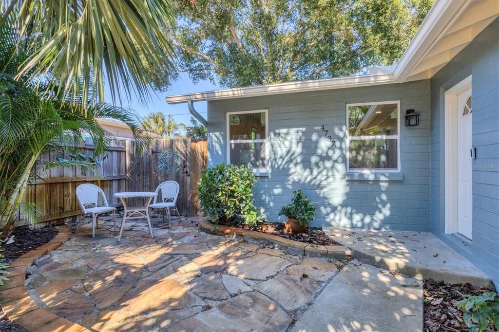 For Sale: $515,000 (2 beds, 2 baths, 1302 Square Feet)