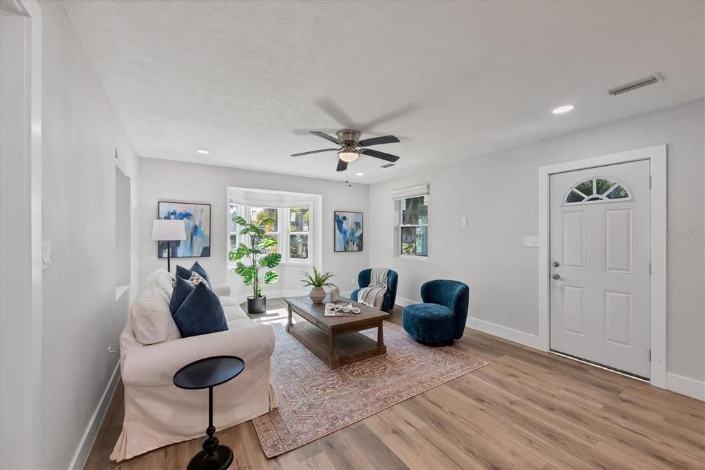 For Sale: $515,000 (2 beds, 2 baths, 1302 Square Feet)