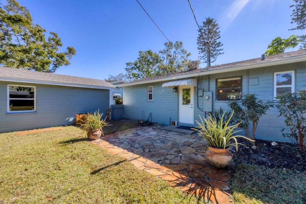 For Sale: $515,000 (2 beds, 2 baths, 1302 Square Feet)