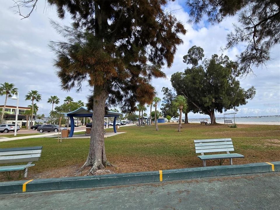 For Sale: $515,000 (2 beds, 2 baths, 1302 Square Feet)