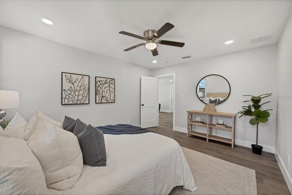 For Sale: $515,000 (2 beds, 2 baths, 1302 Square Feet)