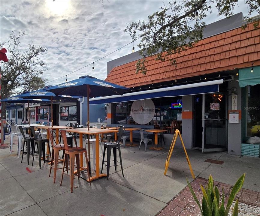 For Sale: $515,000 (2 beds, 2 baths, 1302 Square Feet)