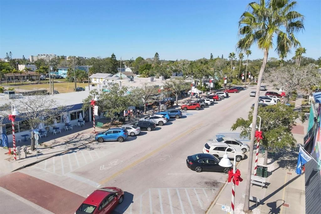 For Sale: $515,000 (2 beds, 2 baths, 1302 Square Feet)