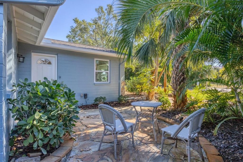 For Sale: $515,000 (2 beds, 2 baths, 1302 Square Feet)