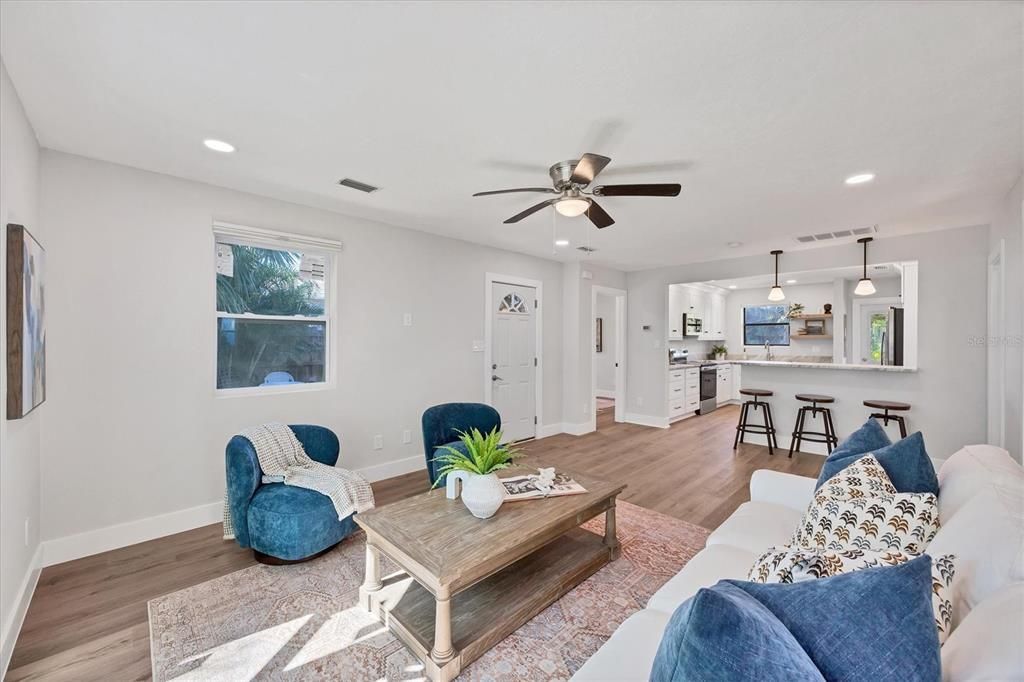 For Sale: $515,000 (2 beds, 2 baths, 1302 Square Feet)