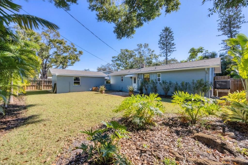 For Sale: $515,000 (2 beds, 2 baths, 1302 Square Feet)