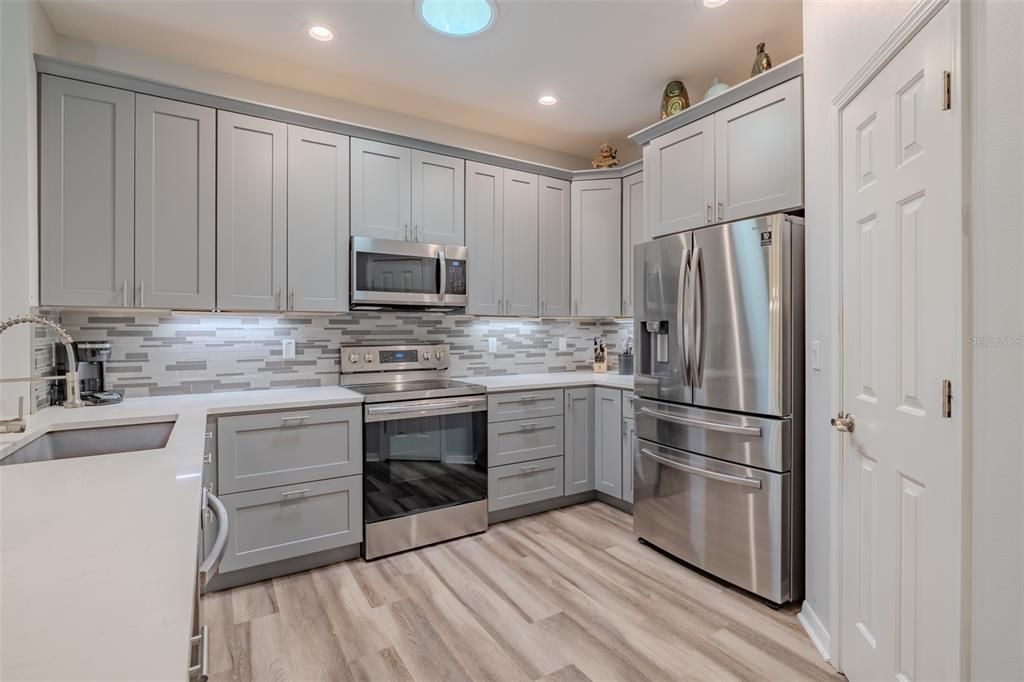 待售: $395,000 (3 贝兹, 2 浴室, 2274 平方英尺)