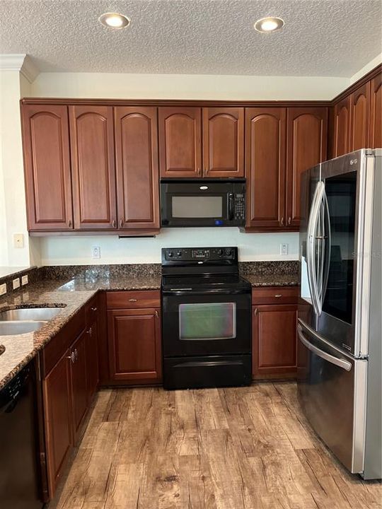 出租: $1,700 (2 贝兹, 2 浴室, 1065 平方英尺)