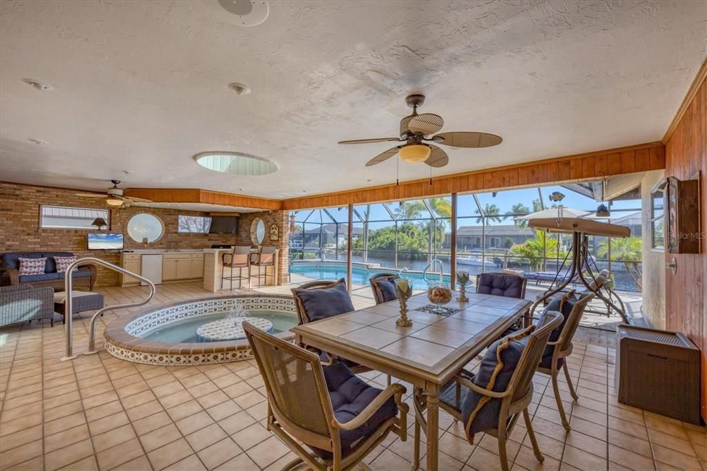 待售: $900,000 (4 贝兹, 3 浴室, 2616 平方英尺)