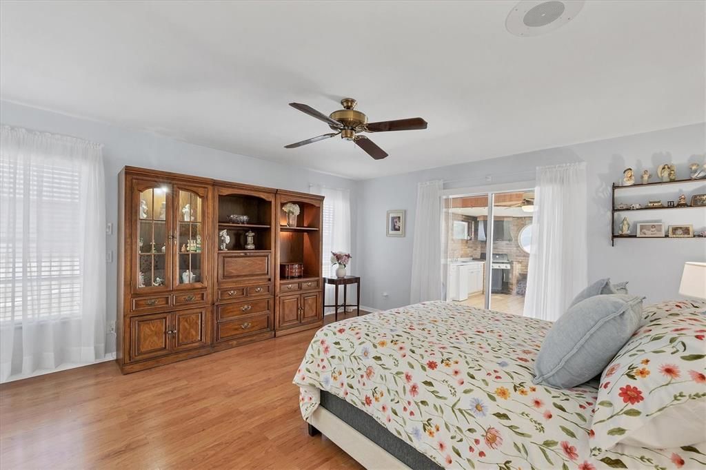 待售: $900,000 (4 贝兹, 3 浴室, 2616 平方英尺)