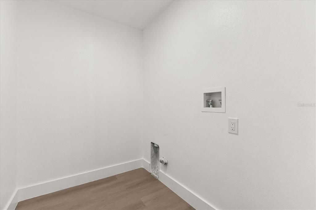 Active With Contract: $450,000 (4 beds, 2 baths, 2844 Square Feet)