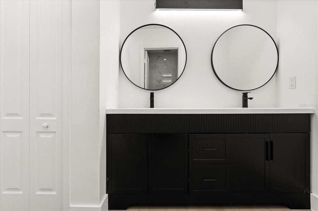 Active With Contract: $450,000 (4 beds, 2 baths, 2844 Square Feet)