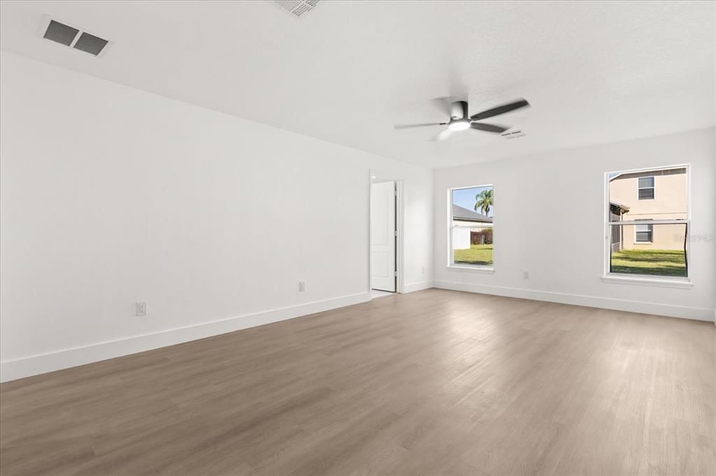 Active With Contract: $450,000 (4 beds, 2 baths, 2844 Square Feet)