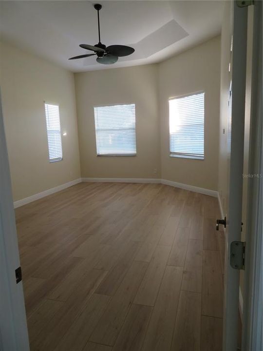 For Sale: $549,900 (4 beds, 3 baths, 2569 Square Feet)