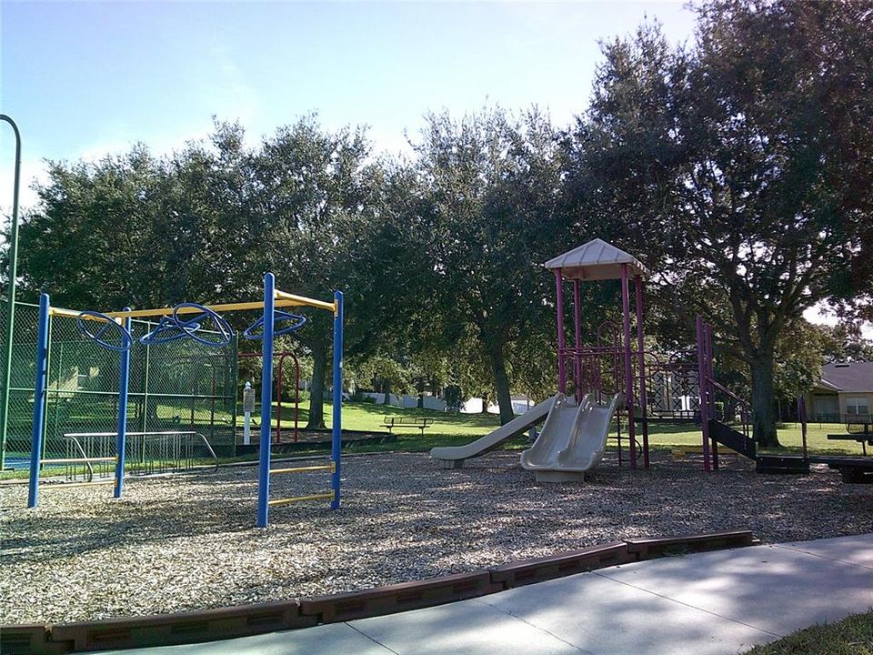 For Sale: $549,900 (4 beds, 3 baths, 2569 Square Feet)