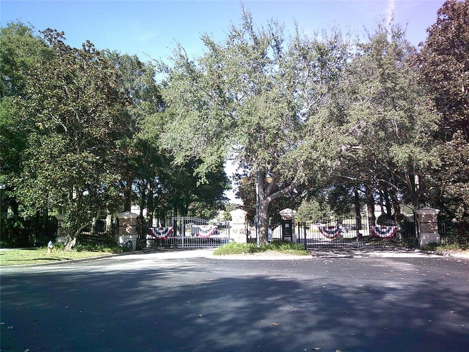 For Sale: $549,900 (4 beds, 3 baths, 2569 Square Feet)