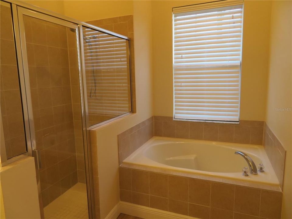 For Sale: $549,900 (4 beds, 3 baths, 2569 Square Feet)