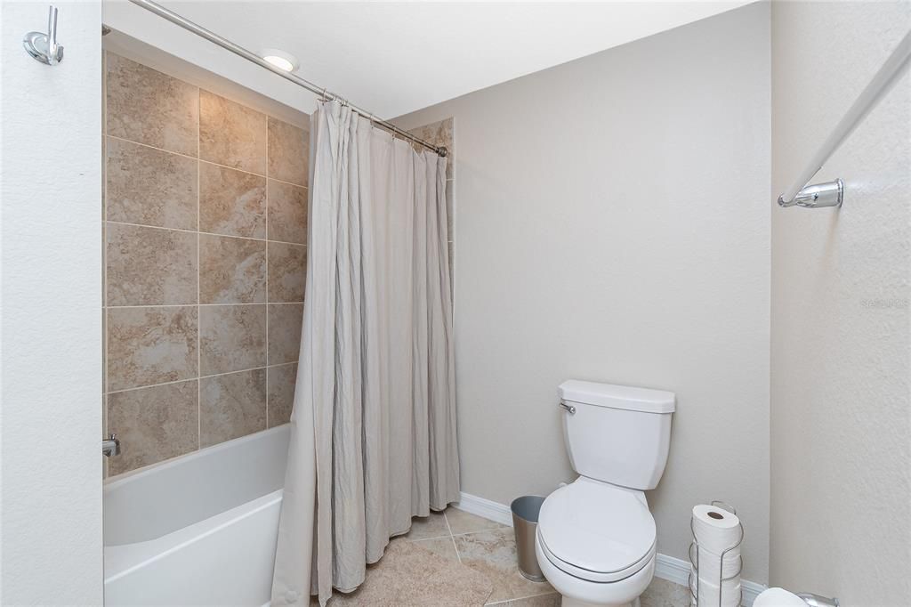 На продажу: $459,000 (3 спален, 2 ванн, 1917 Квадратных фут)