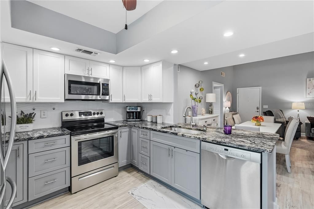 Active With Contract: $250,000 (2 beds, 2 baths, 1025 Square Feet)