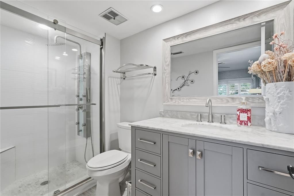 Active With Contract: $250,000 (2 beds, 2 baths, 1025 Square Feet)