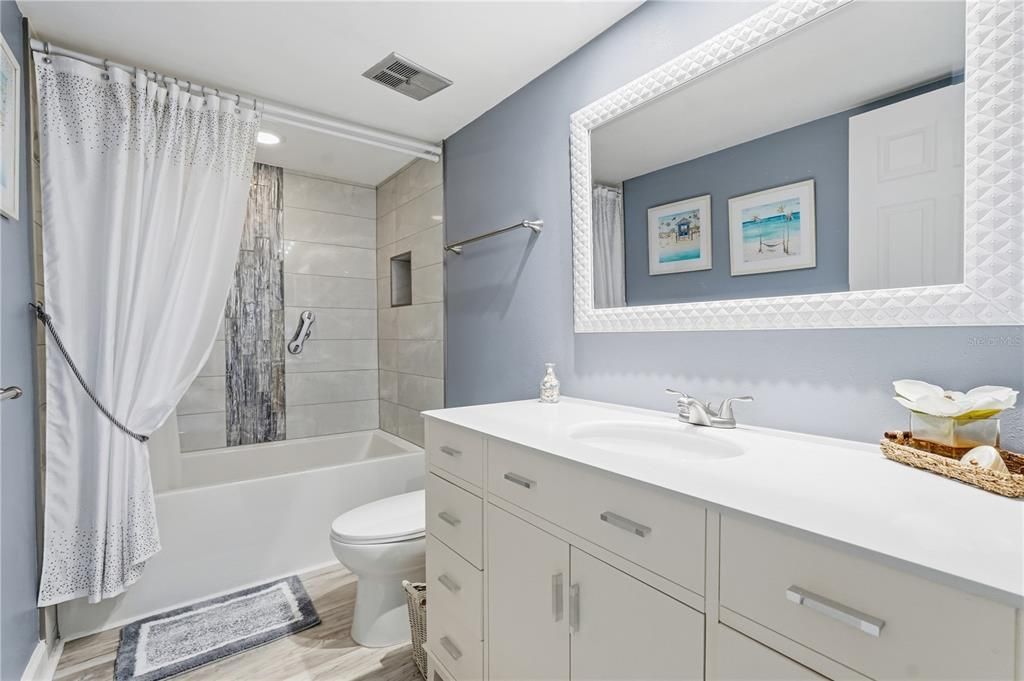 Active With Contract: $250,000 (2 beds, 2 baths, 1025 Square Feet)