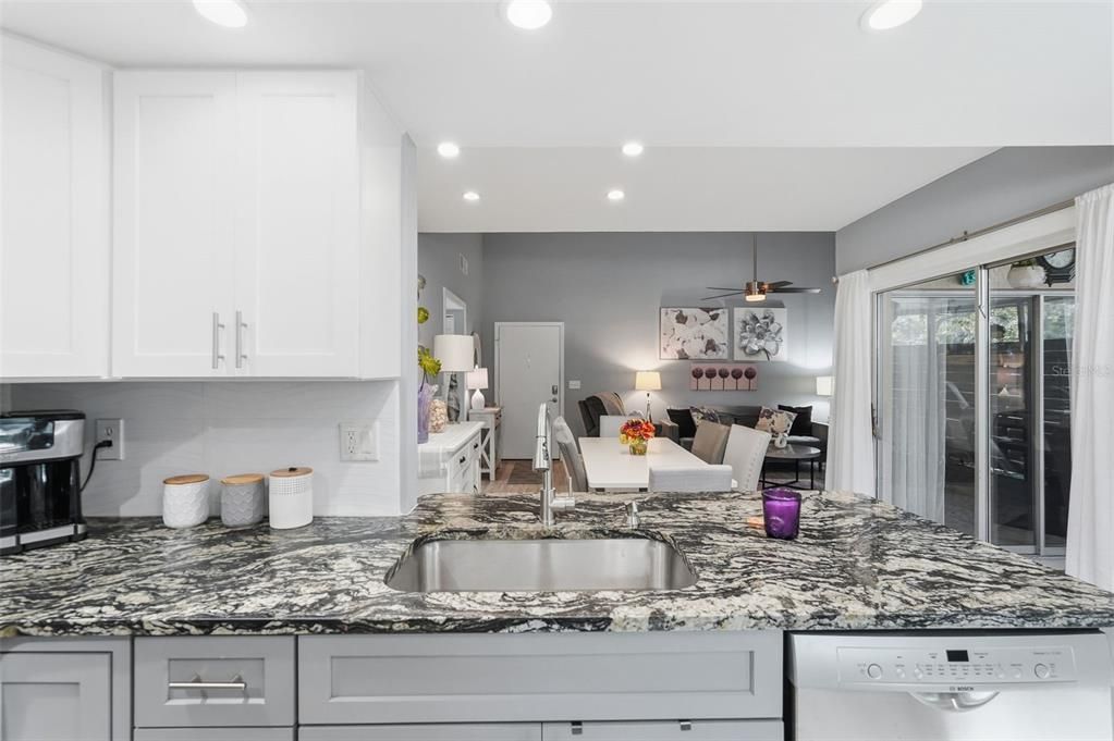 Active With Contract: $250,000 (2 beds, 2 baths, 1025 Square Feet)