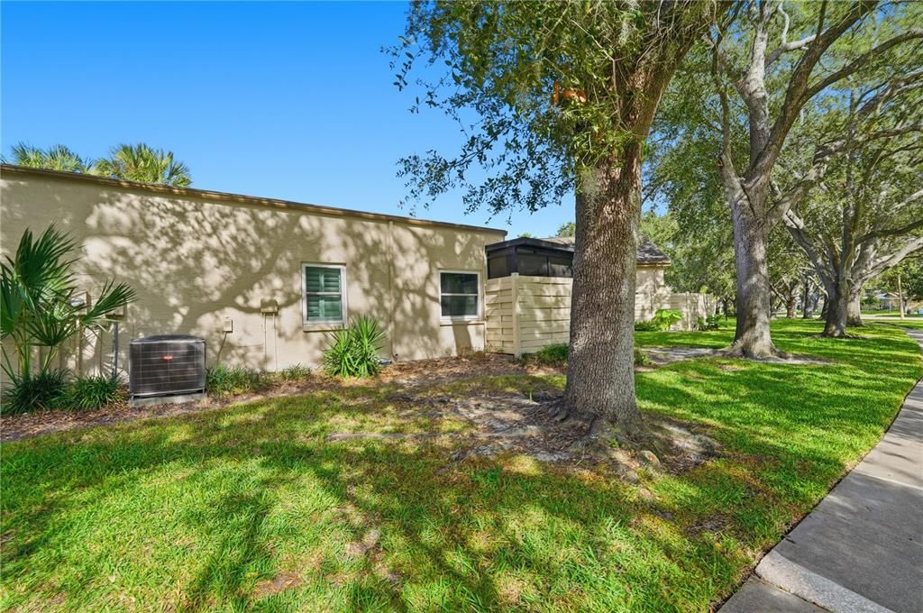 Active With Contract: $250,000 (2 beds, 2 baths, 1025 Square Feet)