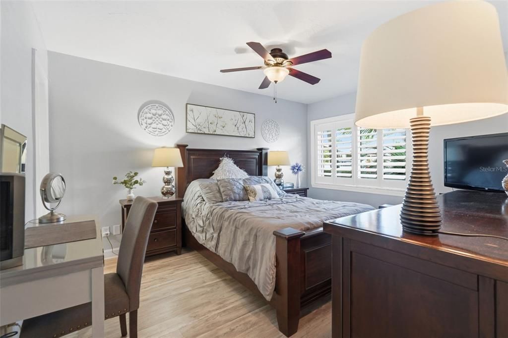 Active With Contract: $250,000 (2 beds, 2 baths, 1025 Square Feet)