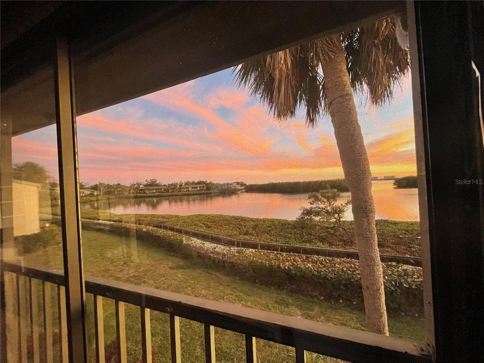 待售: $569,000 (2 贝兹, 2 浴室, 1216 平方英尺)