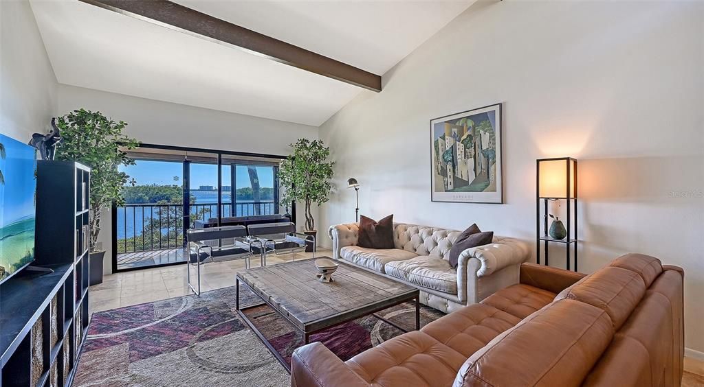 待售: $569,000 (2 贝兹, 2 浴室, 1216 平方英尺)