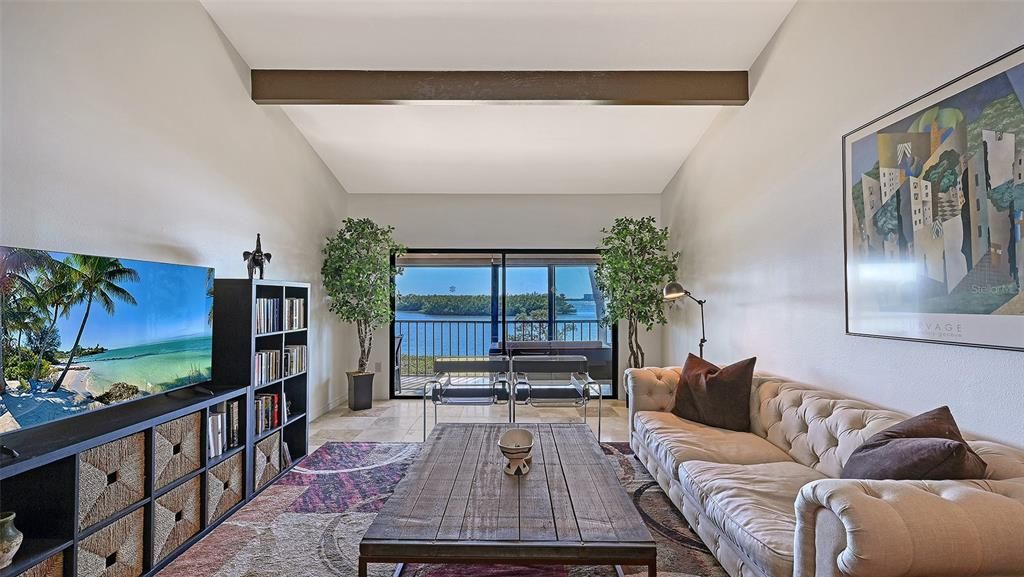 待售: $569,000 (2 贝兹, 2 浴室, 1216 平方英尺)