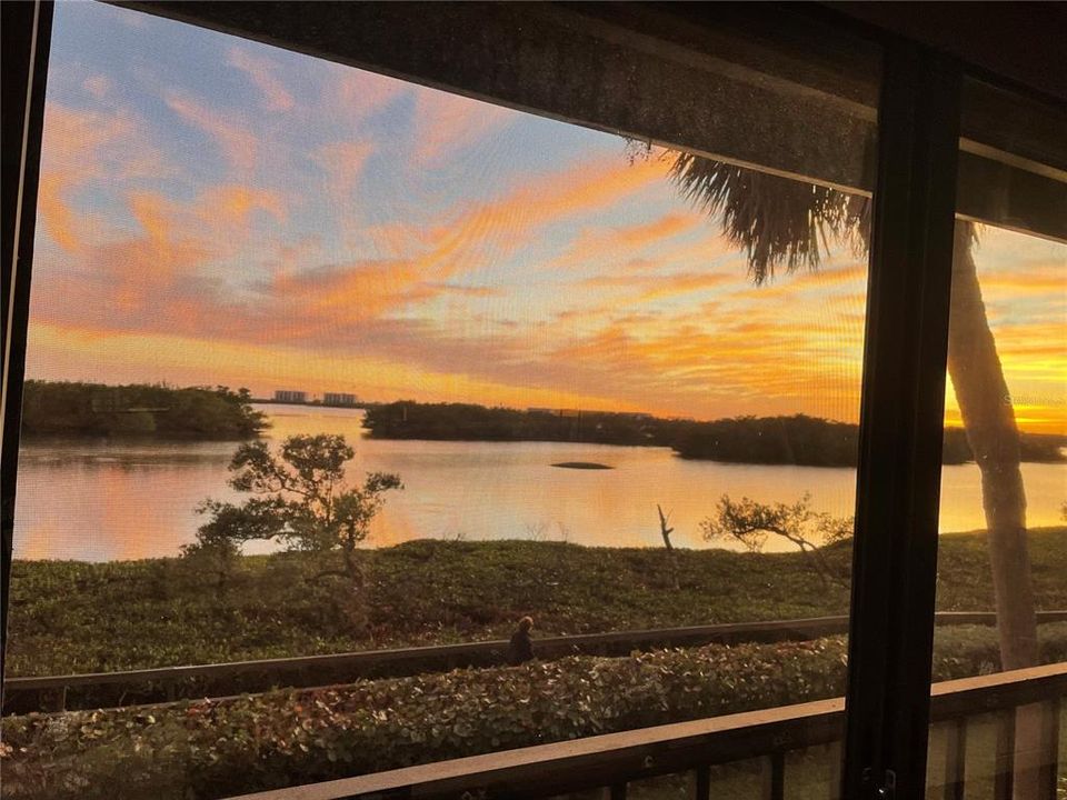 待售: $569,000 (2 贝兹, 2 浴室, 1216 平方英尺)