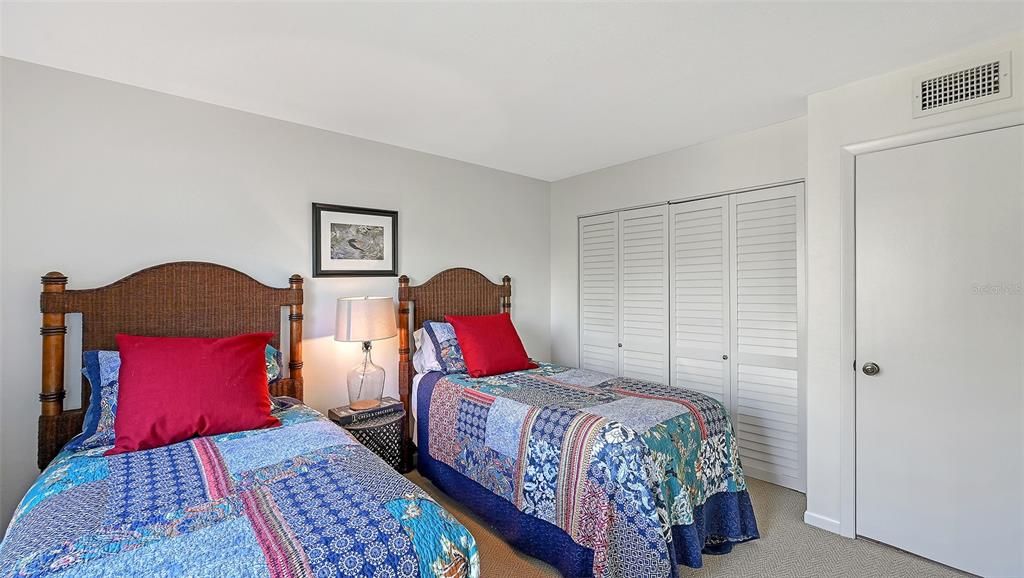 待售: $569,000 (2 贝兹, 2 浴室, 1216 平方英尺)