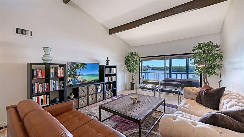 待售: $569,000 (2 贝兹, 2 浴室, 1216 平方英尺)