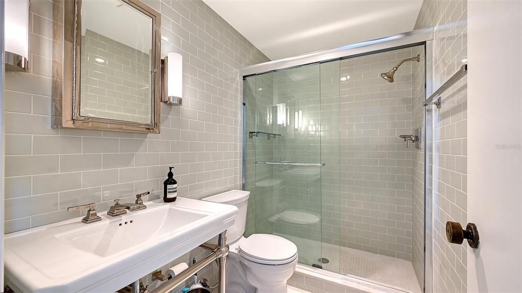 待售: $569,000 (2 贝兹, 2 浴室, 1216 平方英尺)