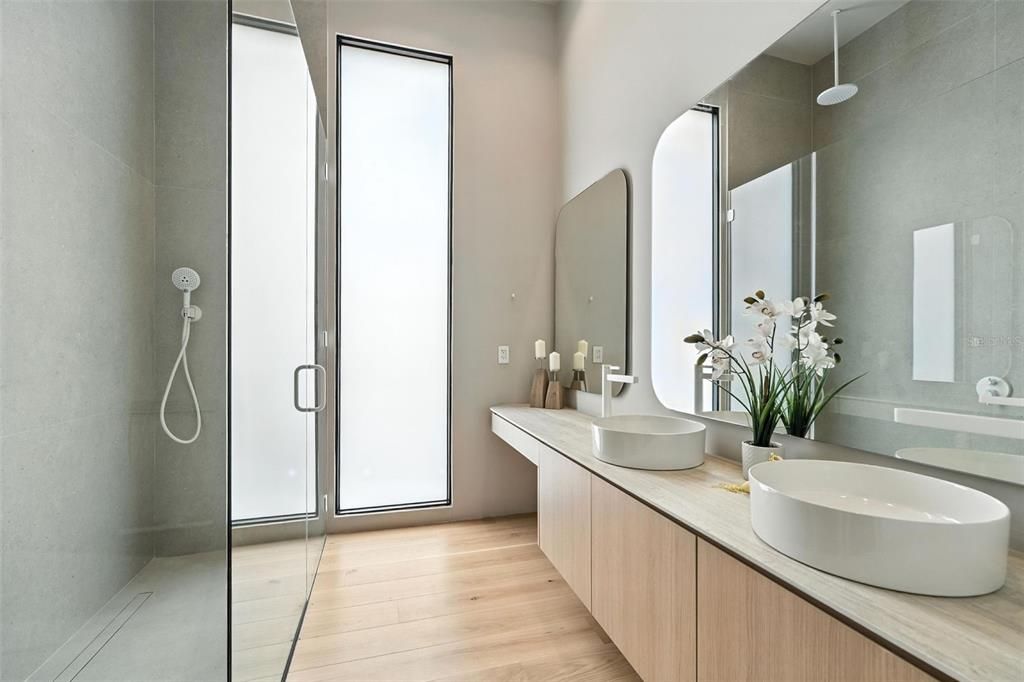 For Rent: $19,000 (4 beds, 5 baths, 3658 Square Feet)