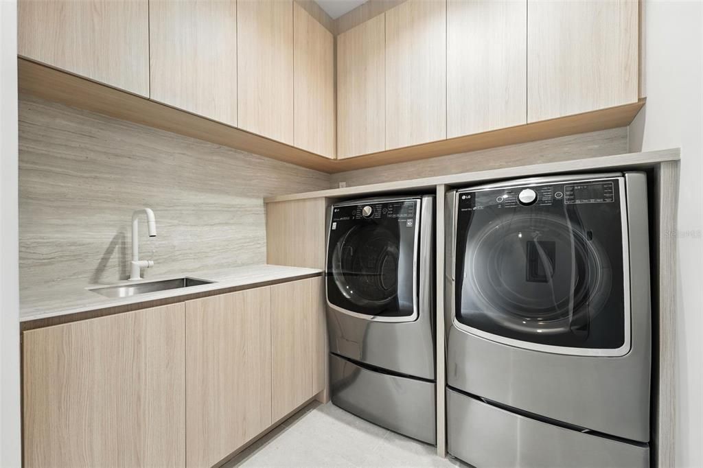 For Rent: $19,000 (4 beds, 5 baths, 3658 Square Feet)