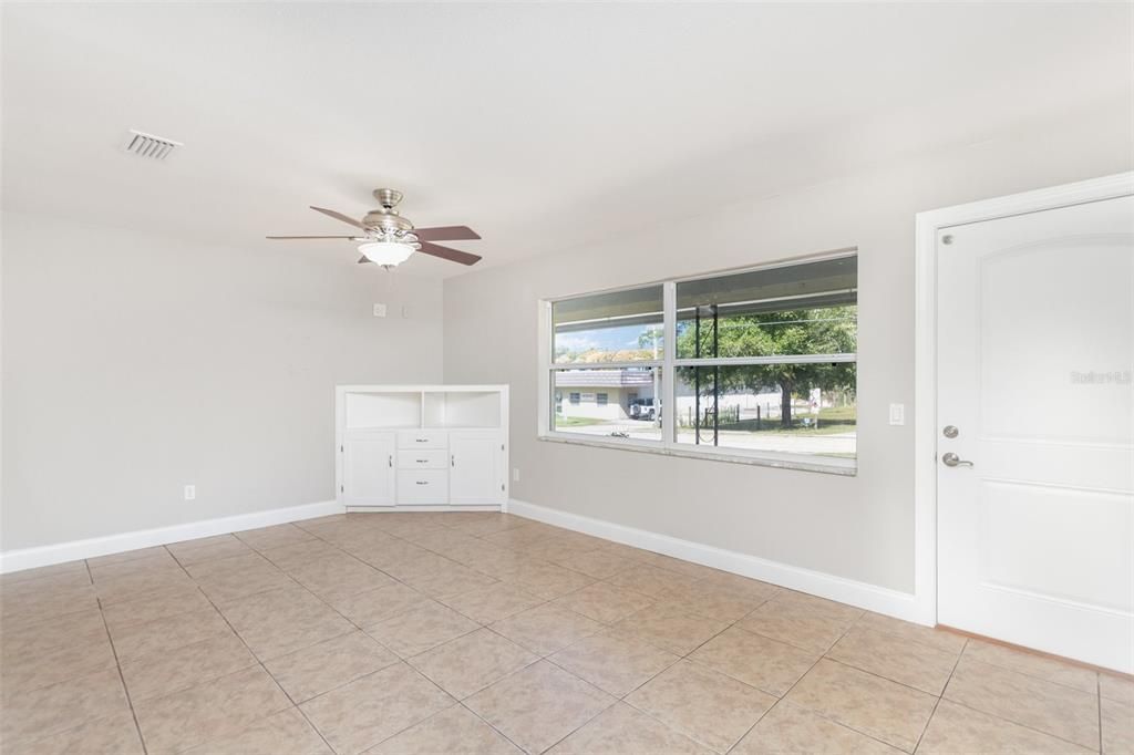 Active With Contract: $290,000 (2 beds, 2 baths, 1008 Square Feet)