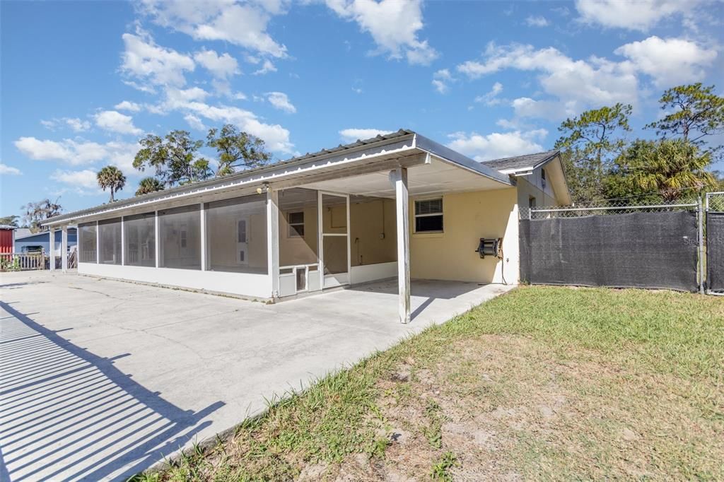 Active With Contract: $290,000 (2 beds, 2 baths, 1008 Square Feet)