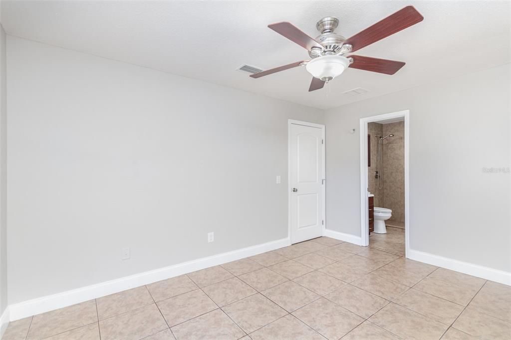 Active With Contract: $290,000 (2 beds, 2 baths, 1008 Square Feet)