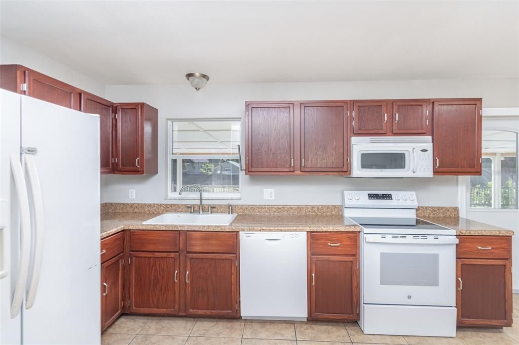 Active With Contract: $290,000 (2 beds, 2 baths, 1008 Square Feet)