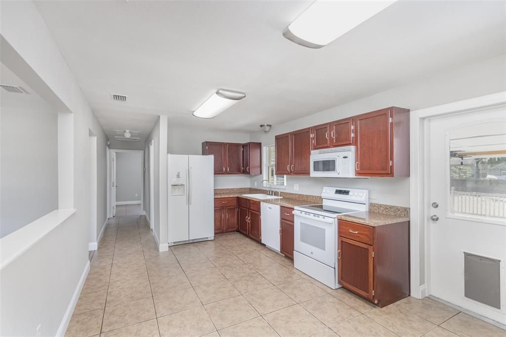 Active With Contract: $290,000 (2 beds, 2 baths, 1008 Square Feet)