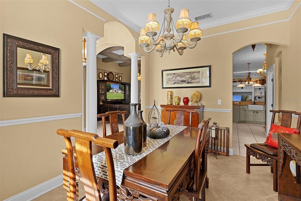 待售: $630,000 (4 贝兹, 2 浴室, 2555 平方英尺)