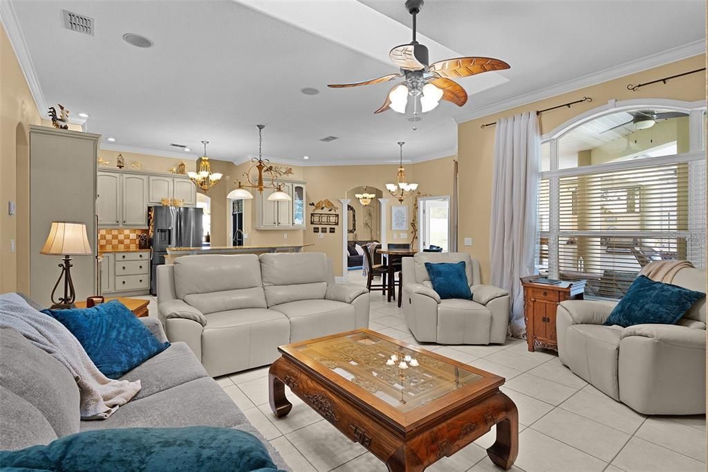 待售: $630,000 (4 贝兹, 2 浴室, 2555 平方英尺)