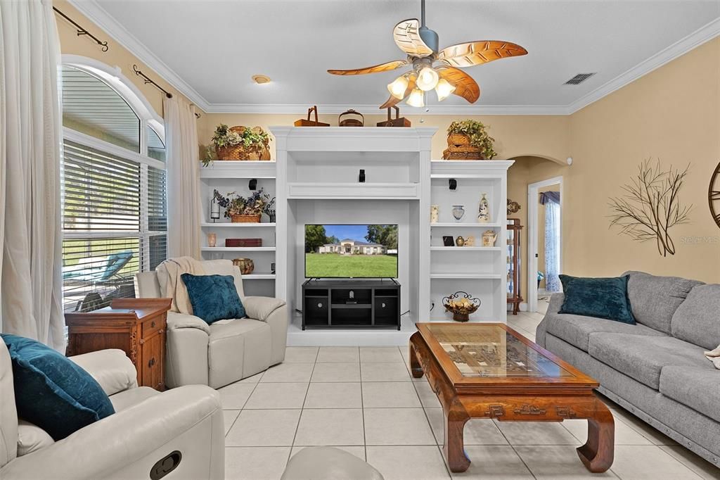 待售: $630,000 (4 贝兹, 2 浴室, 2555 平方英尺)