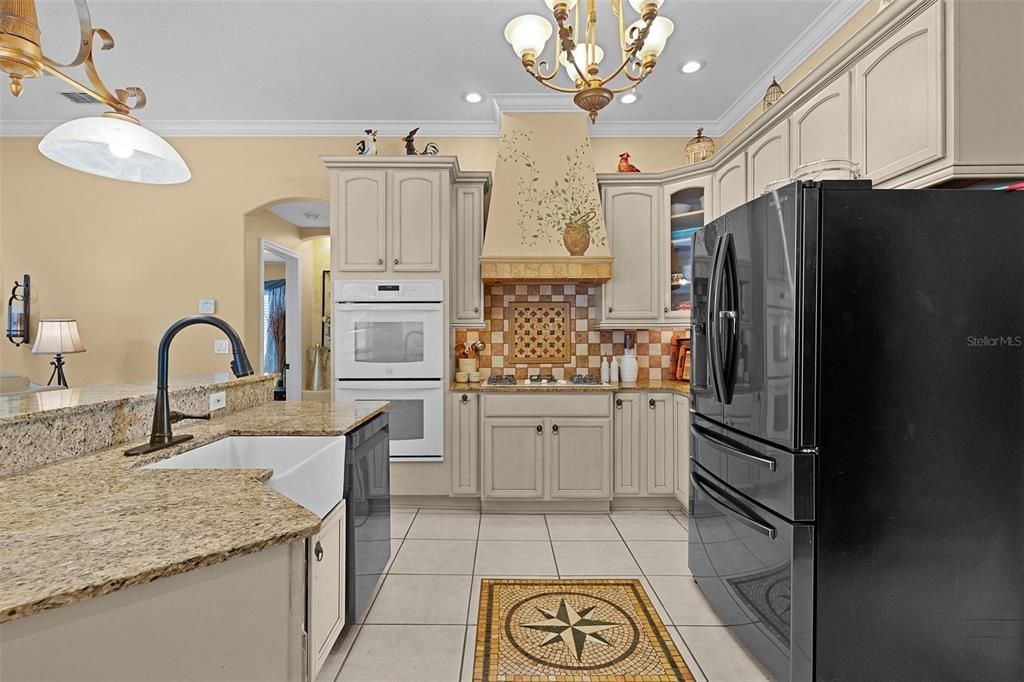 待售: $630,000 (4 贝兹, 2 浴室, 2555 平方英尺)