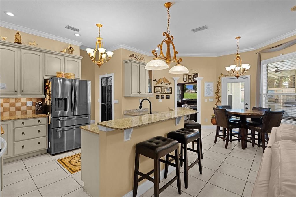 待售: $630,000 (4 贝兹, 2 浴室, 2555 平方英尺)